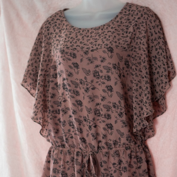 Floral Printed Flutter Sleeve Blouse - Picture 1 of 7